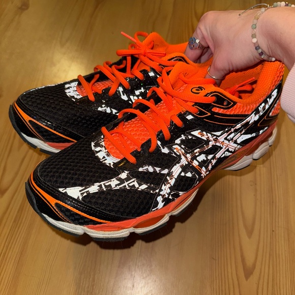 Like new ASICS men’s sneakers size 11 👟 - Picture 8 of 9